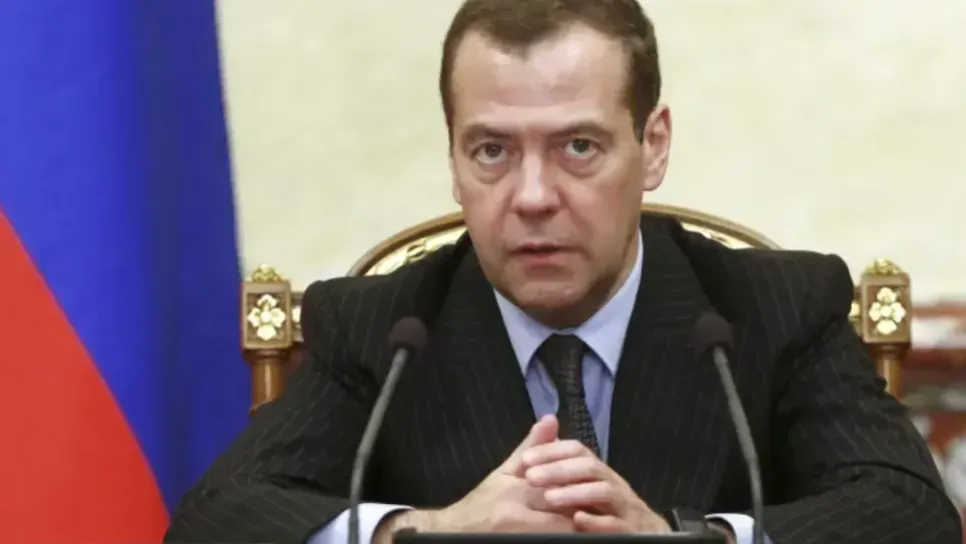 ميدفيديف: عدد من الدول مستعدة لتزويد إيران بأسلحة نووية