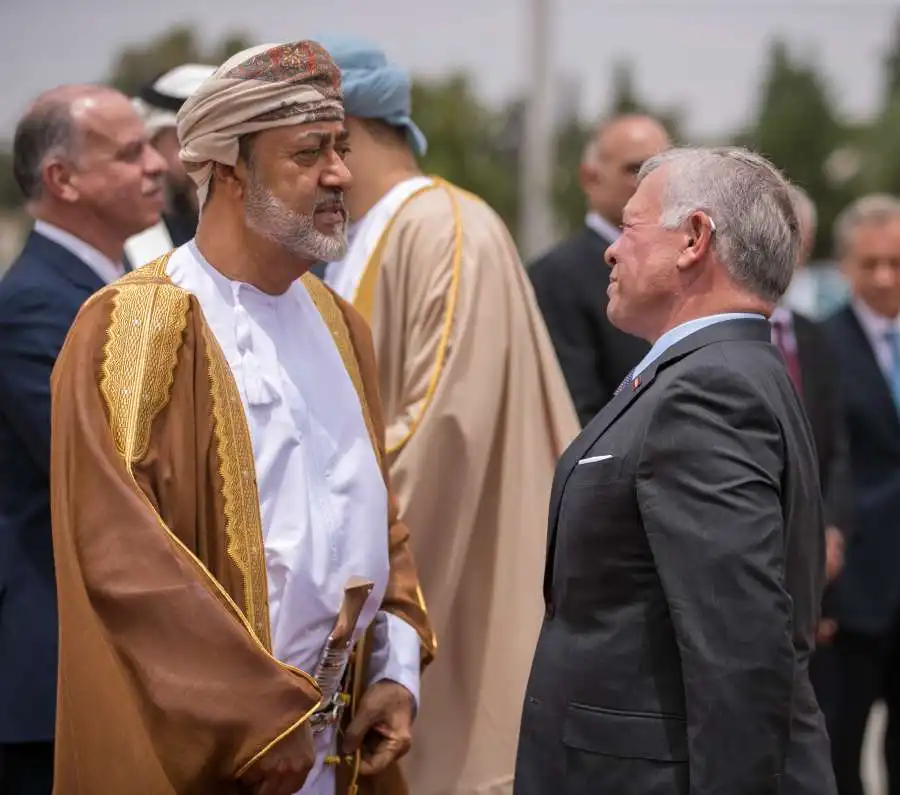 الملك يتلقى اتصالا هاتفيا من سلطان عُمان