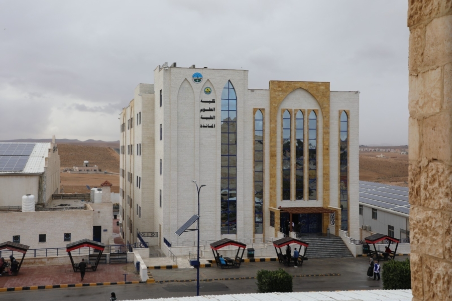 كلية العلوم الطبية المساندة بجامعة الزرقاء تناقش عددًا من رسائل الماجستير