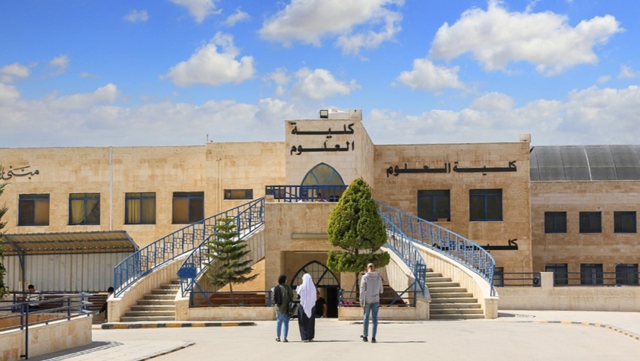 كلية العلوم بجامعة الزرقاء تناقش عددًا من رسائل الماجستير في الرياضيات