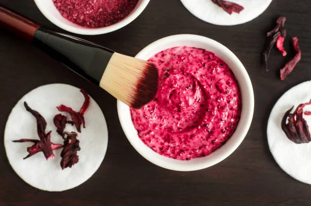 تعرفي على فوائد الكركديه لجمالك.. بيعزز إنتاج الكولاجين في البشرة وينعم الشعر