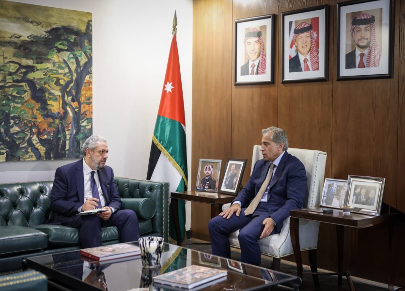 رئيس الوزراء يلتقي رئيسيّ مجلسيّ إدارتيّ التلفزيون ووكالة الأنباء الأردنيَّة