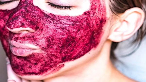 فوائد الكركديه لجمالك .. سر طبيعي يعزز الكولاجين وينعم الشعر