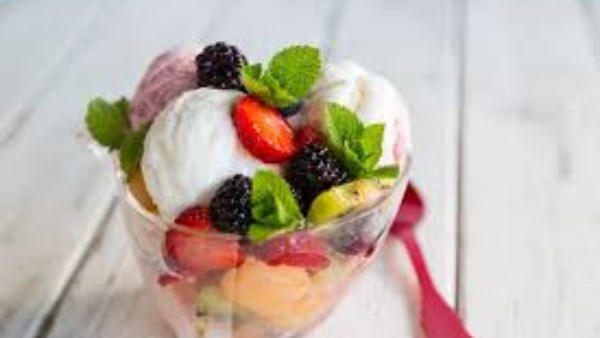 طريقة عمل آيس كريم الفواكه بدون ماكينة في المنزل.. مُنعش للصيف