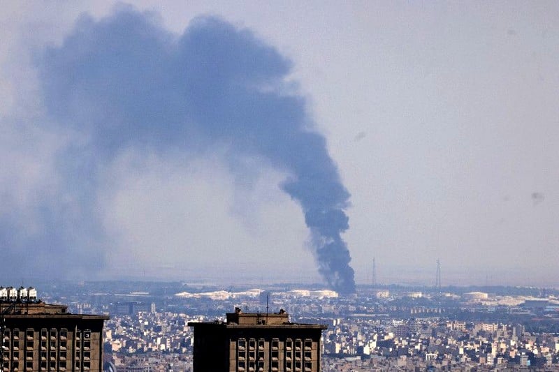 تأثير الهجمات الإسرائيلية على المدنيين والبنية التحتية بإيران