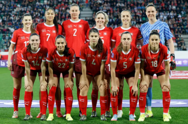 هزيمة محرجة .. منتخب سويسرا للسيدات يتكبد سباعية من ناشئين للذكور