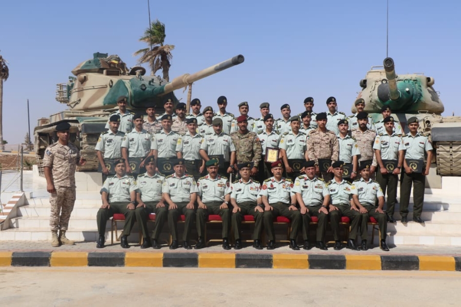 تخريج دورة الدروع التأسيسية للضباط في مدرسة الدروع الملكية