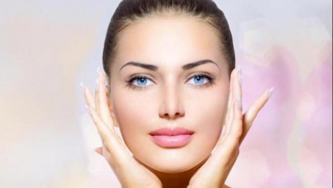 ماسك الكولاجين الليلي: سرّ تجديد البشرة أثناء النوم لبشرة متألقة كل صباح