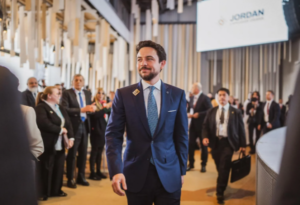 ولي العهد يعيد نشر خبر تصدر الجناح الأردني رضا الزوار في اكسبو 2025