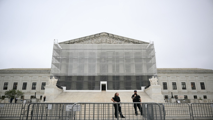 المحكمة العليا الأميركية تحد من صلاحيات القضاة في تعليق قرارات السلطة التنفيذية