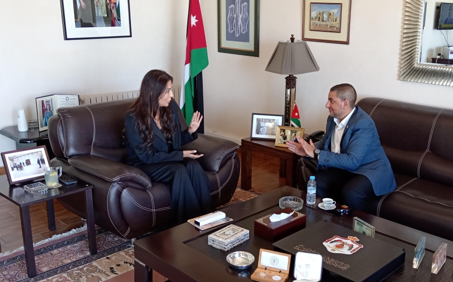 سفيرة الأردن بالمغرب تلتقي الفنان العواملة بعد تميزه في الملتقى الدولي للفسيفساء
