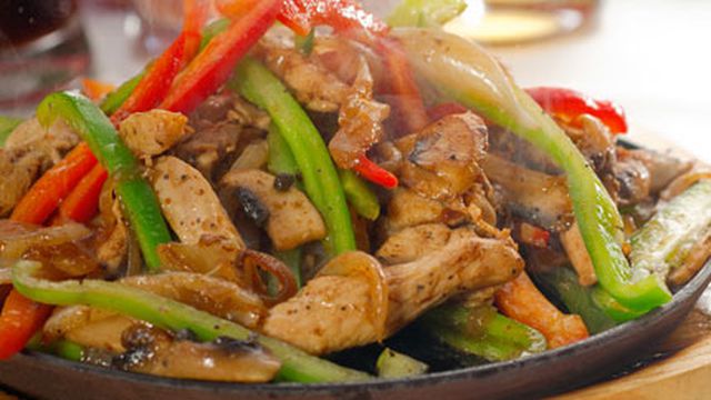 أسرار تحضير الفاهيتا.. خطوات بسيطة لطبق مكسيكي لا يُقاوم