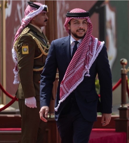 أسرة جامعة البترا تهنئ سمو ولي العهد المعظم بعيد ميلاده الميمون