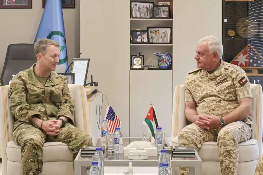 بالصور...الحنيطي يلتقي رئيس هيئة الأركان المشتركة للقوات المسلحة الأمريكية