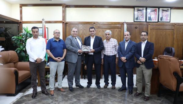 جامعة الزرقاء تستقبل وفدًا من مدينة الأمير محمد للشباب