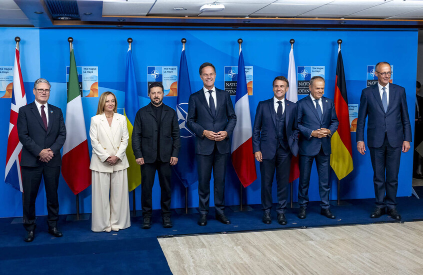 سيناتور أمريكي: زيلينسكي طلب شراء أسلحة أمريكية بتمويل أوروبي