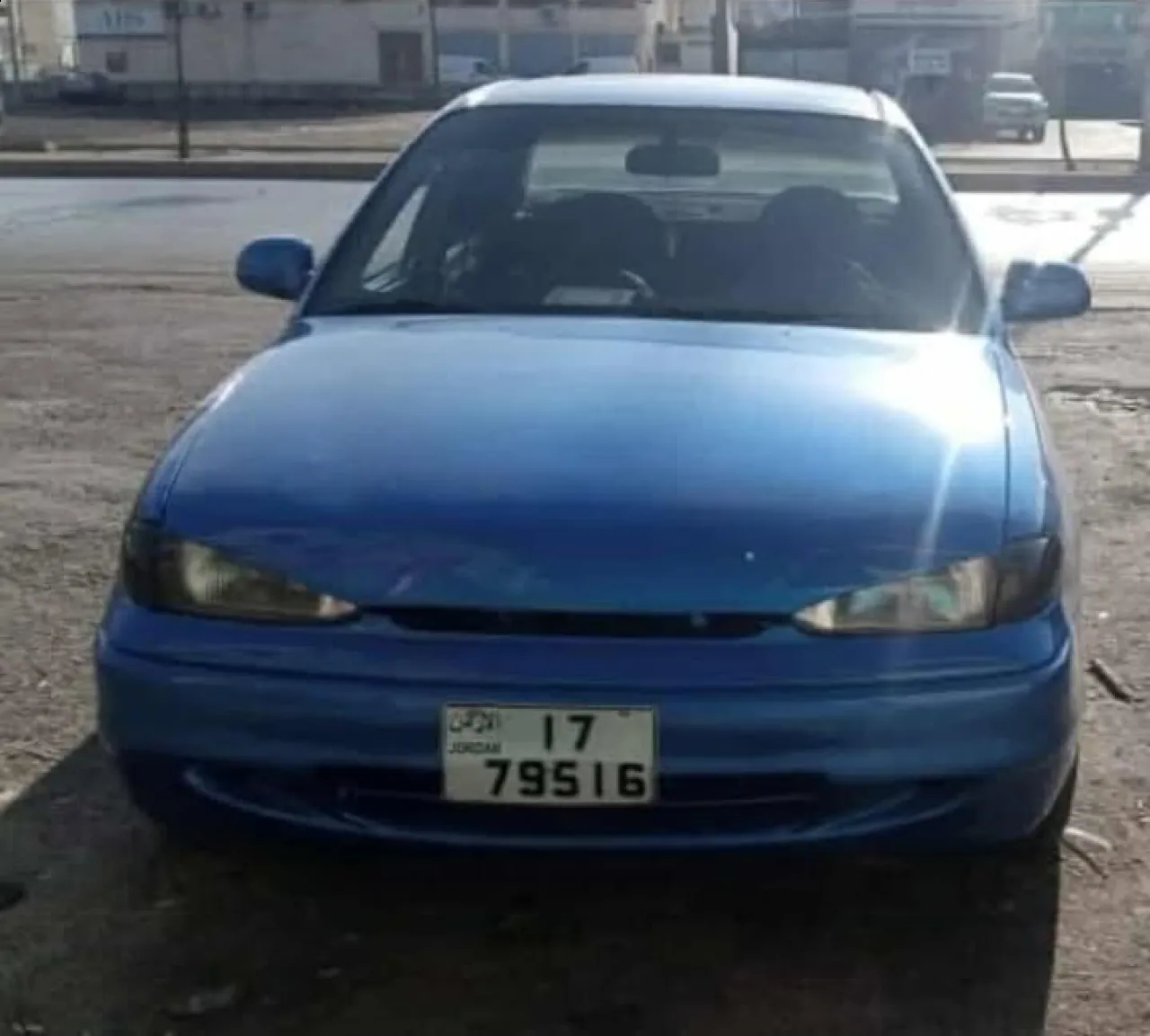 الامن يحقق بسرقة مركبة أحد المواطنين فجر اليوم