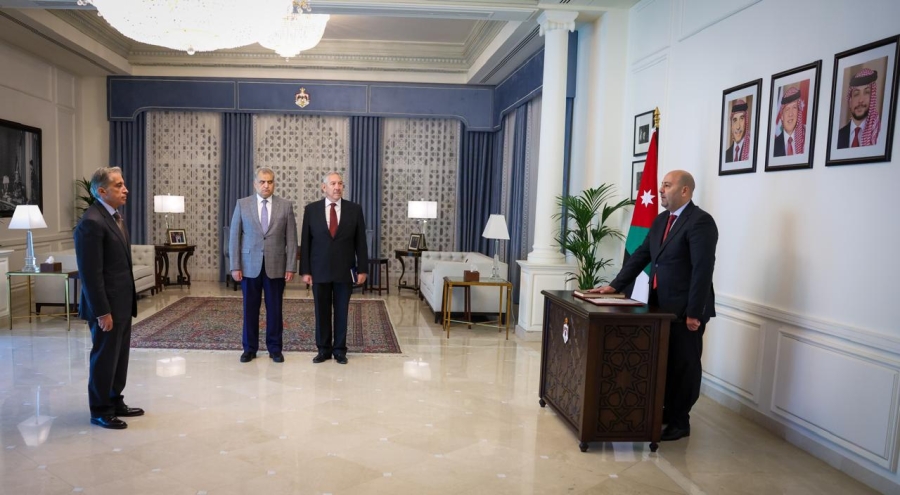 أعضاء مجلس مفوضي العقبة الاقتصادية الخاصة يؤدون القسم القانوني أمام رئيس الوزراء