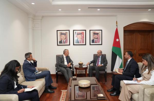 وزير الخارجية يجري مباحثات موسعة مع لازاريني