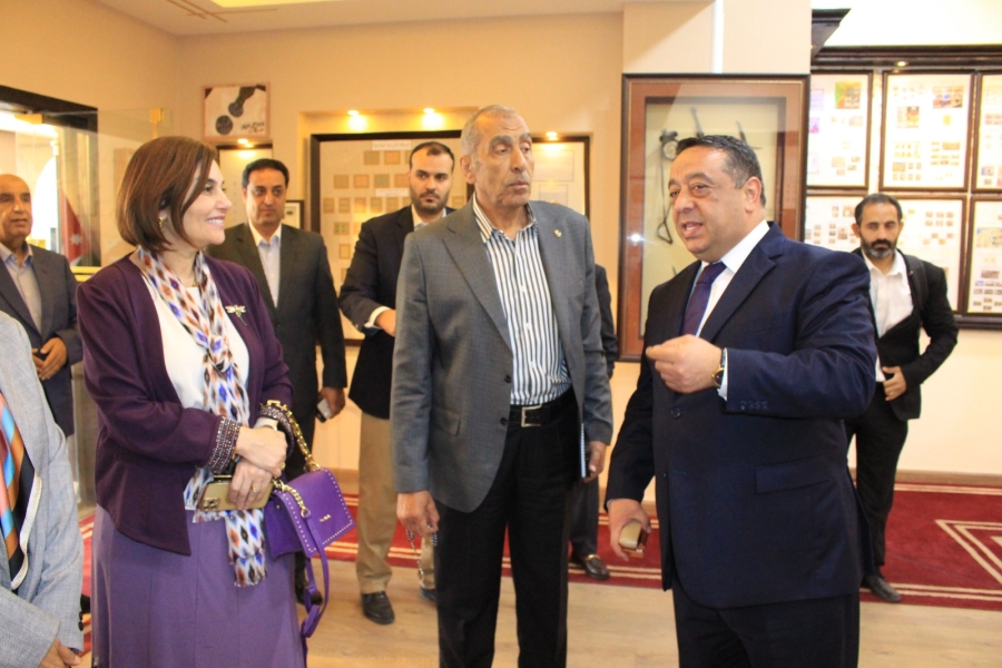 لجنة العمل والتنمية الاجتماعية في مجلس الاعيان تزور البريد الأردني.