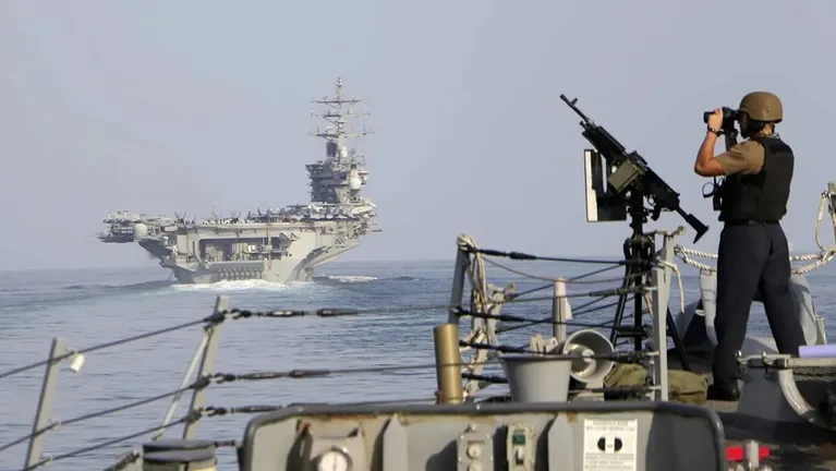 مصادر أميركية: الجيش الإيراني أجرى استعدادات لتلغيم مضيق هرمز