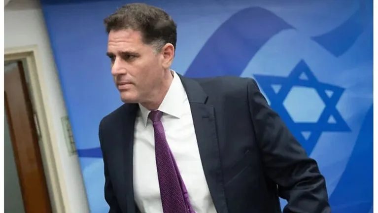 ديرمر يبلغ ويتكوف باستعداد إسرائيل لبدء محادثات مع حماس