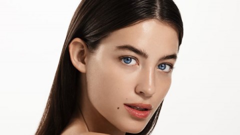 جمالك في الصيف يبدأ من هنا: خطوات لبشرة زجاجية نضرة ومتوهجة