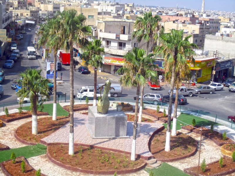 بلدية اربد تنهي ازمة ميدان الدلقموني بإعادة اسم فضل الدلقموني