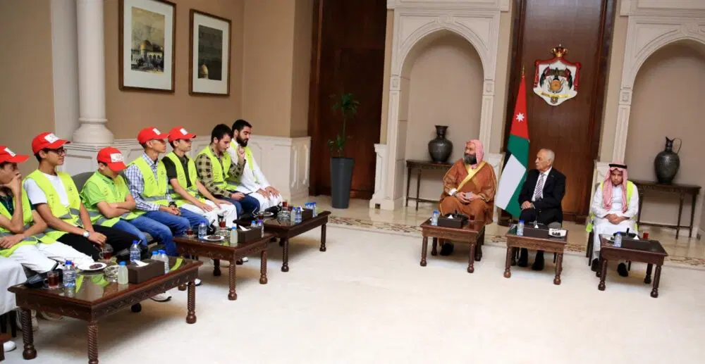 بالصور...العيسوي يلتقي وفد مبادرة “خمسين حافظ” التابعة للمركز الثقافي الإسلامي بجامع العرب في الزرقاء