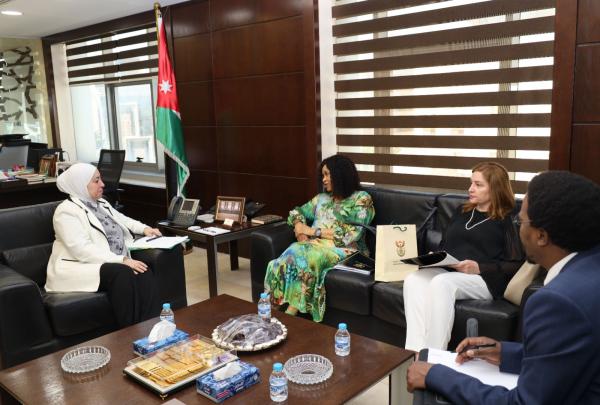 وزيرة النقل وسفيرة جنوب افريقيا تبحثان تعزيز التعاون