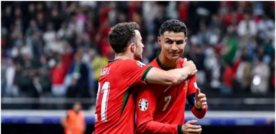 بعد وفاة زميله اللاعب بشكل مفاجئ.. رونالدو يكسر صمته برسالة حزينة ومؤثرة جدًا