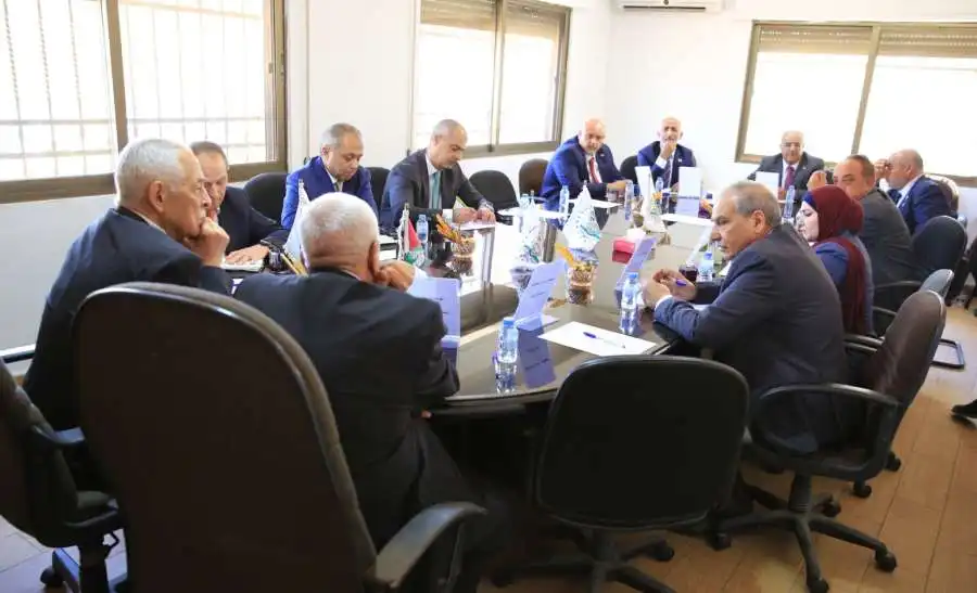 بالصور...العيسوي يلتقي مجلس إدارة الاتحاد العام للمزارعين الأردنيين