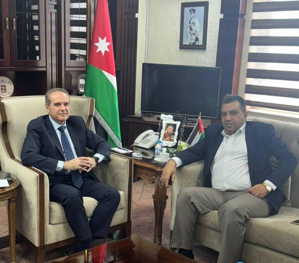 السعود يسلم وزير الصحة ملاحظات وشكاوى من المستشفيات والمراكز الصحية