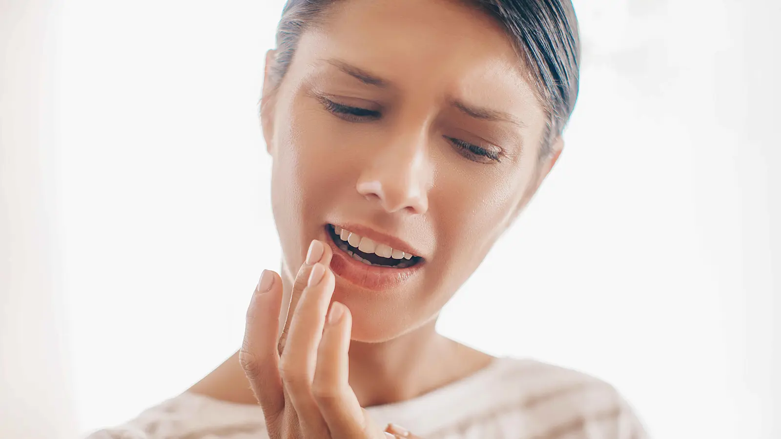 علاجات منزلية فعالة لبثور الشفاه الناتجة عن حروق الشمس