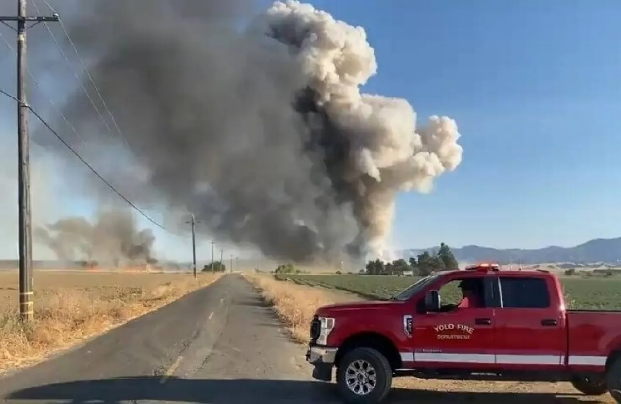 فقدان 7 أشخاص إثر انفجار مستودع للألعاب النارية بكاليفورنيا