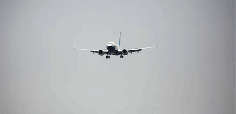 رسالة من 3 أحرف تجبر طائرة على الهبوط اضطراريا