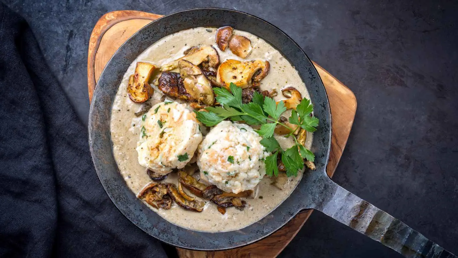 طريقة عمل شوربة فطر البورسيني الألمانية