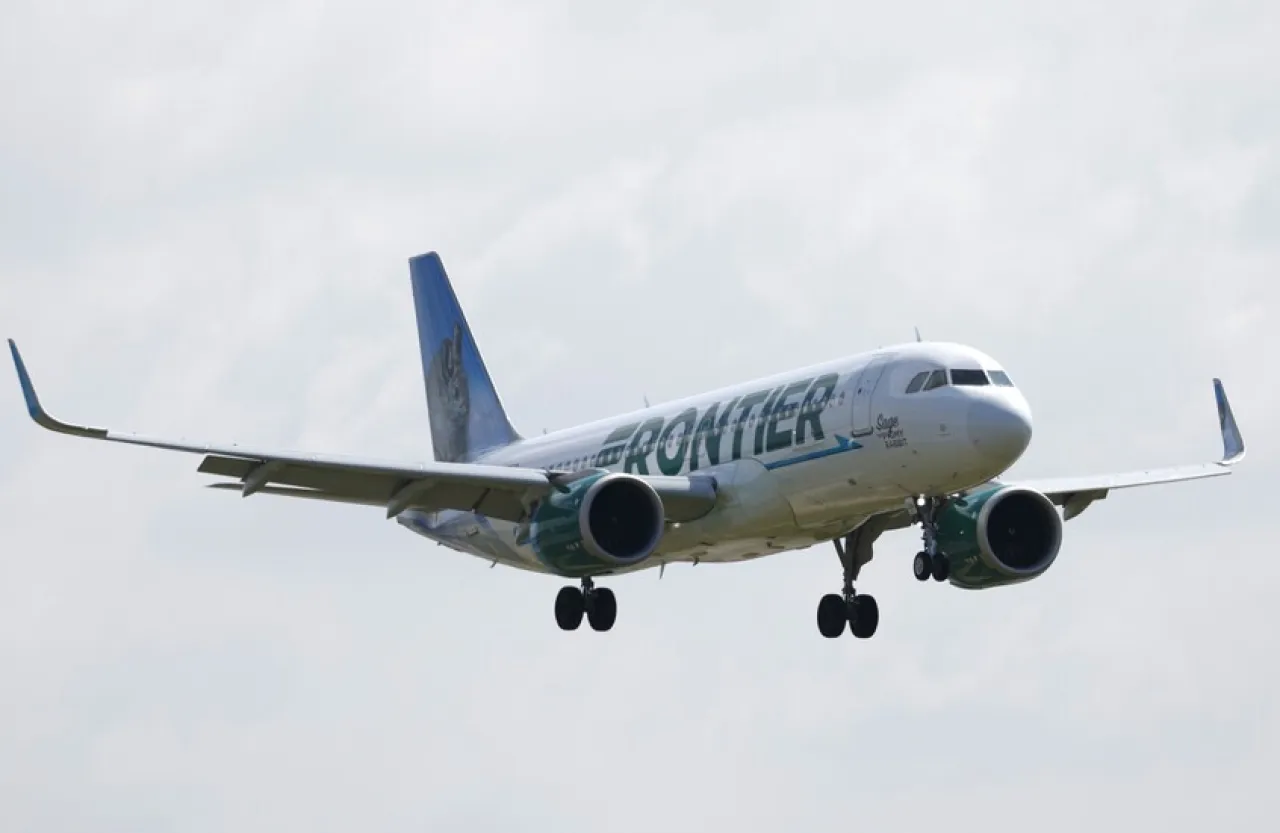 طائرة أميركية تتحول إلى حلبة مصارعة!  فيديو