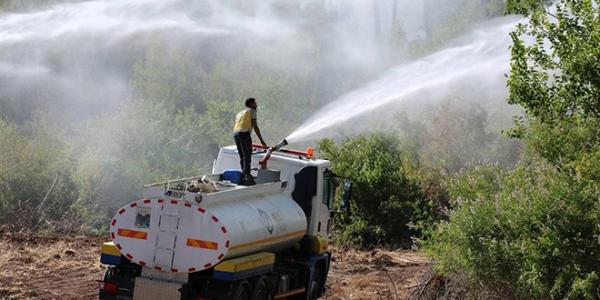 اللاذقية: إخلاء عائلات وفرق الإطفاء تكافح حريق قسطل معاف