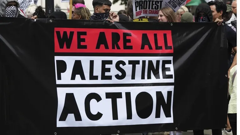 لماذا حظرت بريطانيا “فلسطين أكشن”؟