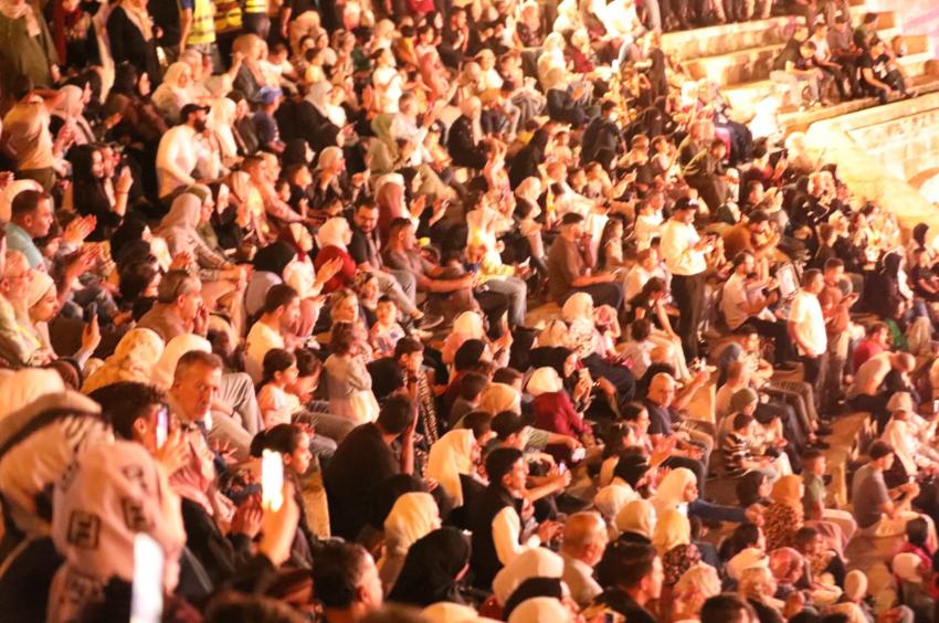 بالصور...نقابة الفنانين تحتفل بالأعياد الوطنية على المدرج الروماني