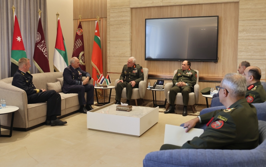 الحنيطي يستقبل رئيس الدفاع للقوات المسلحة الهولندية