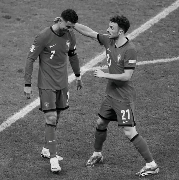 لماذا غاب رونالدو عن جنازة ديوغو جوتا؟