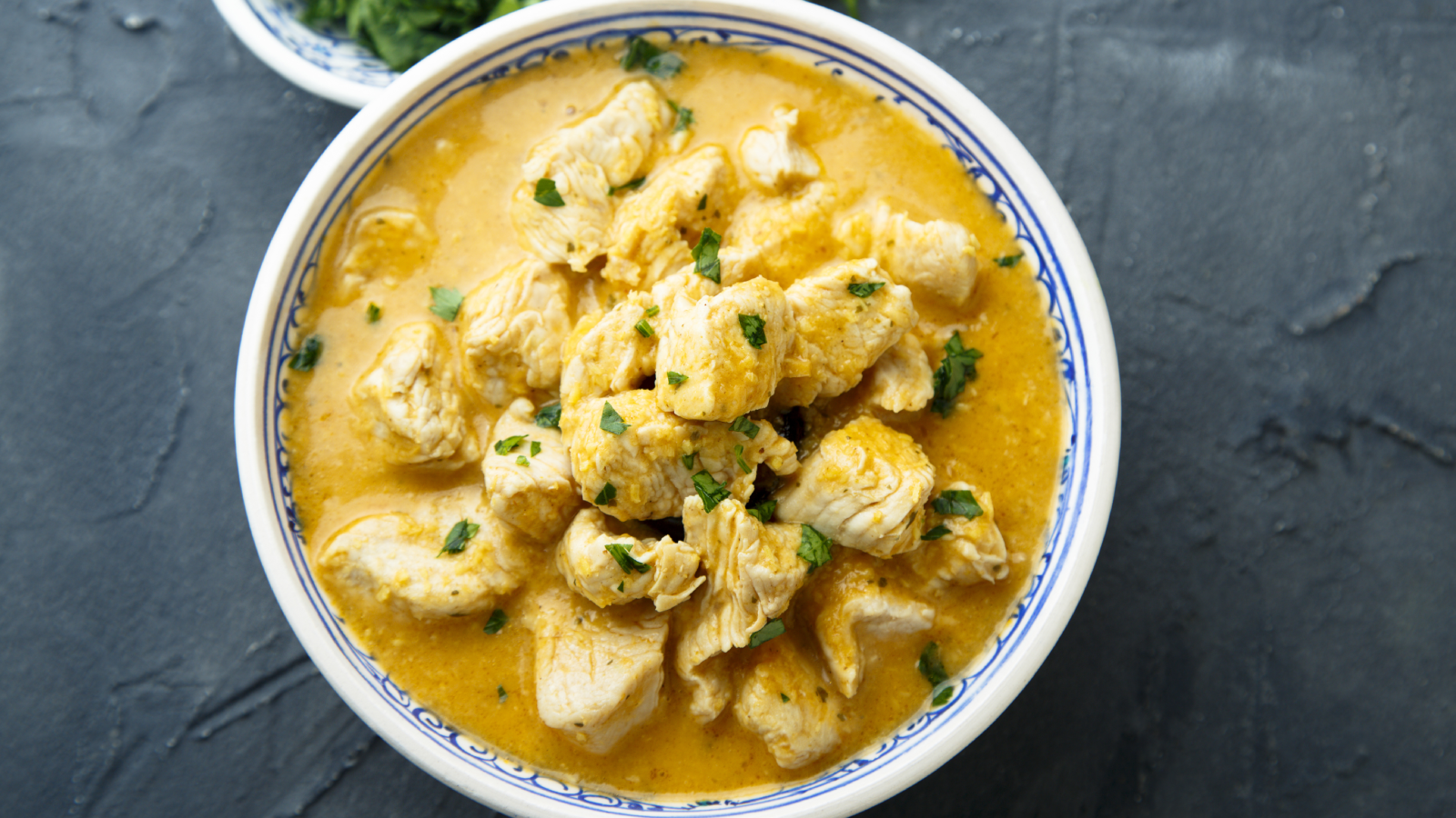 الدجاج مع صلصة جوز الهند بطريقة صحية مناسبة للدايت