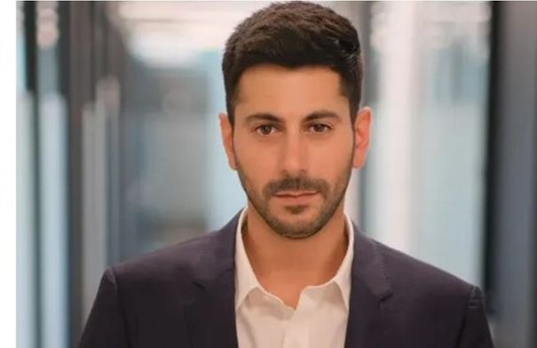 إقالة المتحدث باسم نتنياهو قبل رحلة واشنطن .. وجدل حول الأسباب