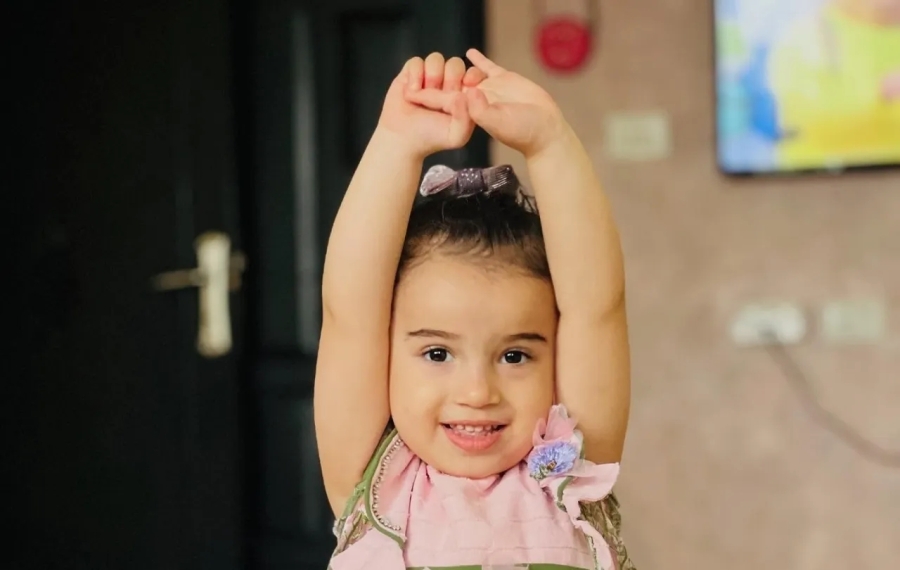 زوروا قبرها وادعوا لها... هكذا يودّع غزِّي طفلته في الأردن