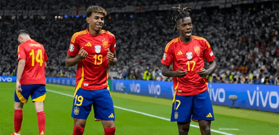 يامال يشنّ هجوماً على نيكو ويليامز