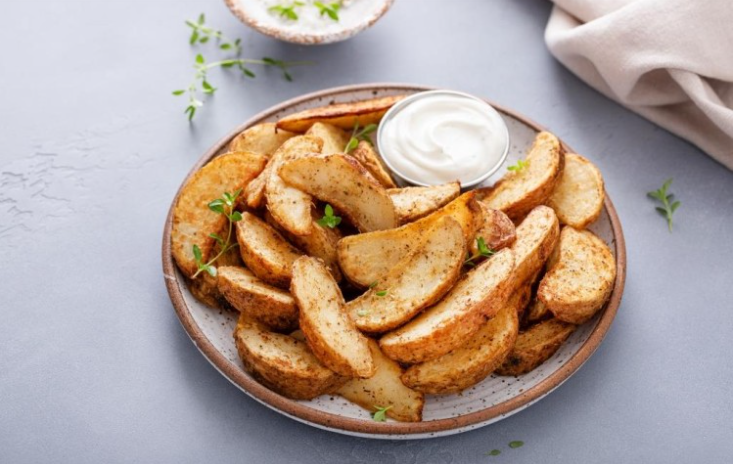 بطاطس ودجز مقرمشة بالفرن