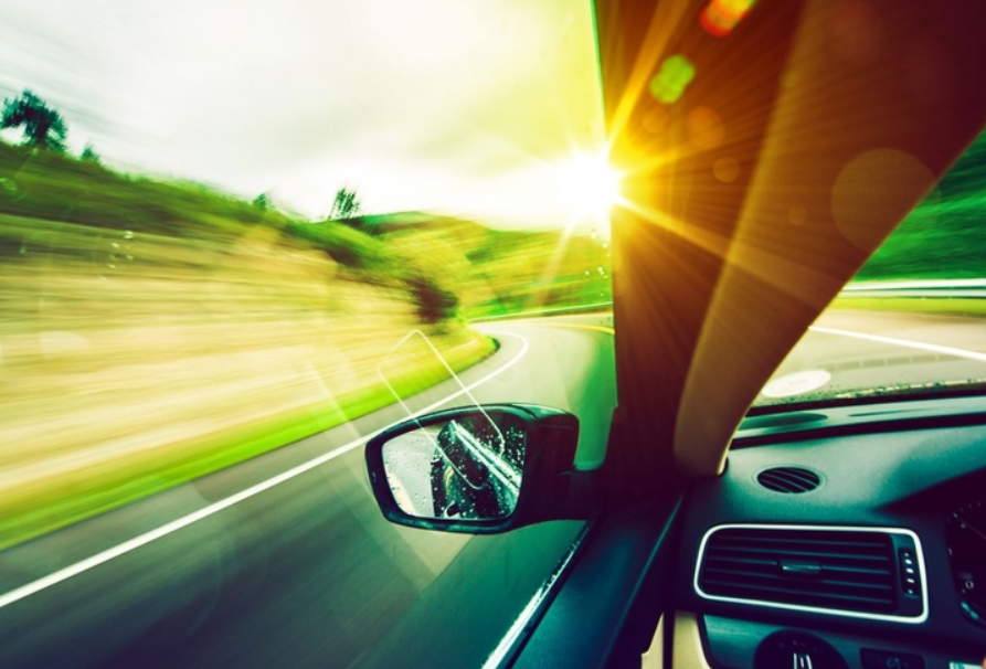 5 أشياء لا تتركها في سيارتك خلال فصل الصيف .. بينها زجاجة المياه