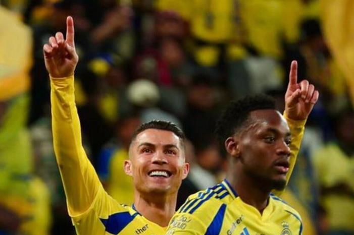 رسميا.. النصر السعودي يعلن رحيل مهاجمه جون دوران